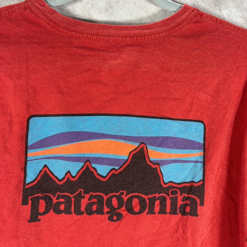 Patagonia T-Shirt Mens Medium Red Fitz Roy Logo Long Sleeve‎ Organic Cotton